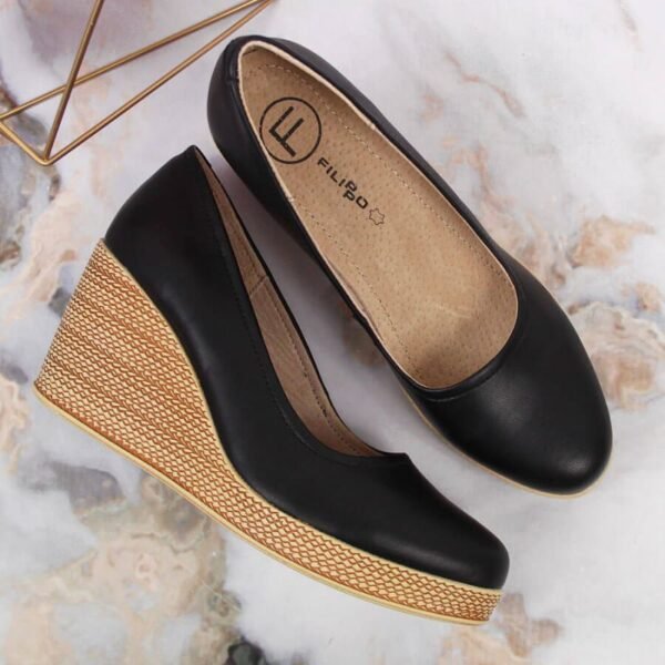 Leather pumps on the wedge Filippo W PAW339A black